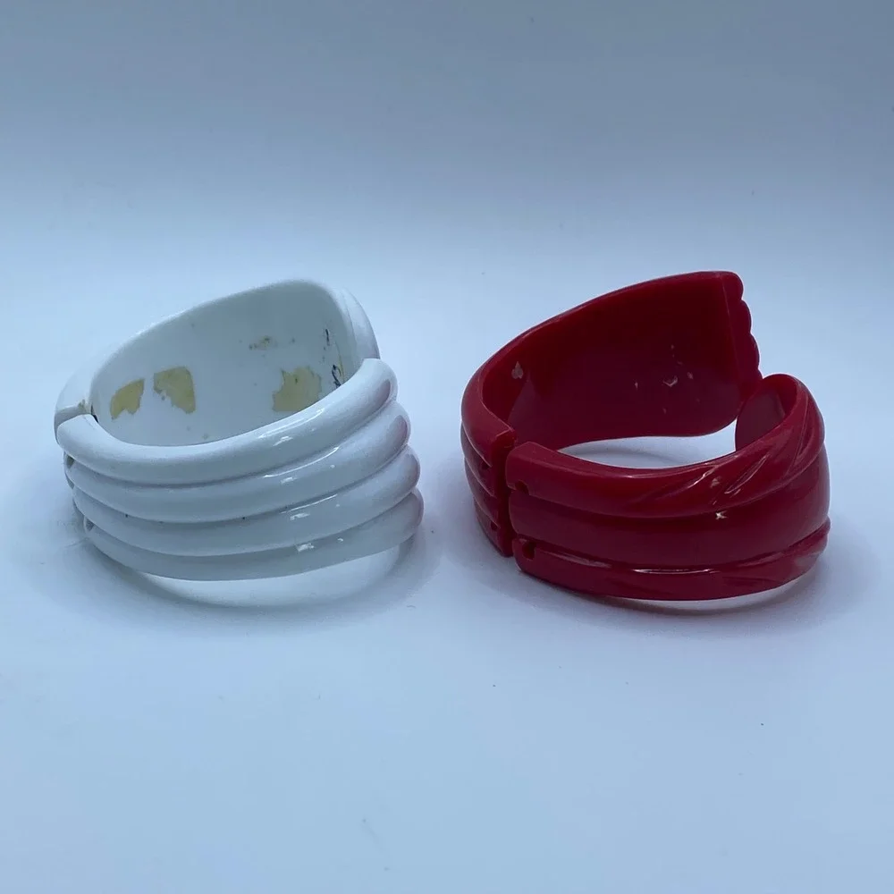Vintage Retro Red White Chunky Bangle Bracelet Set Textured Mod Pop Art - OS